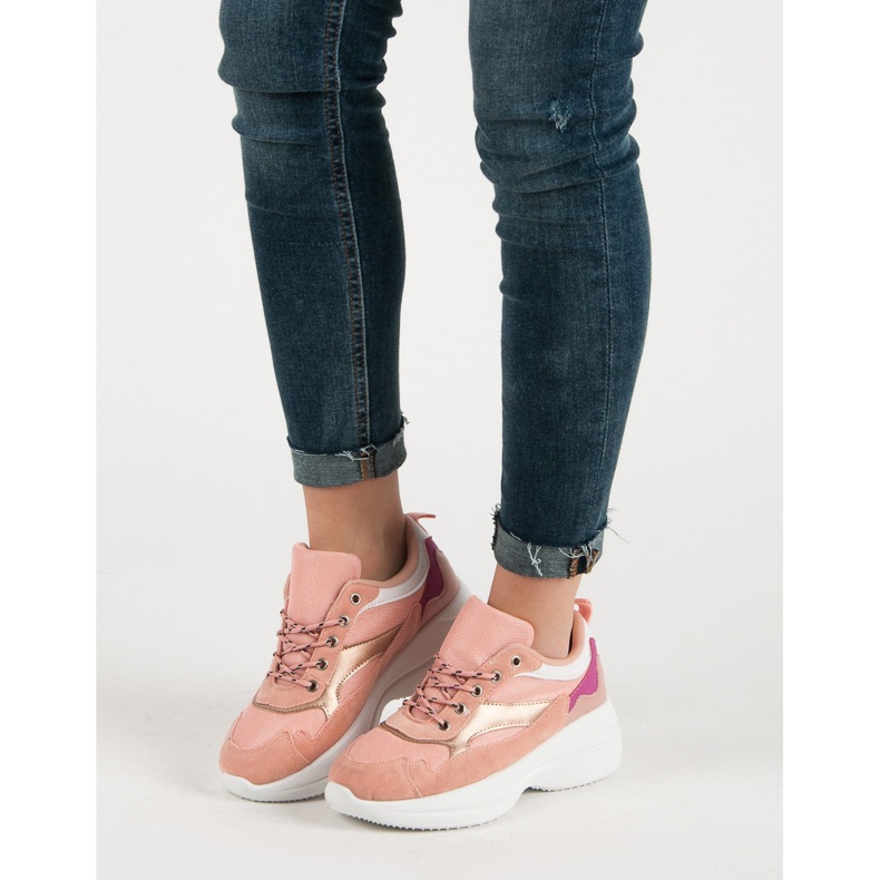 Calzature alla moda sulla piattaforma rosa 1