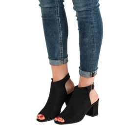 Super Mode Sandali costruiti su un bar nero 1