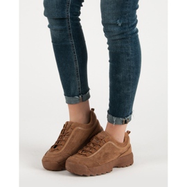 Sneakers in pelle scamosciata color cammello marrone 1
