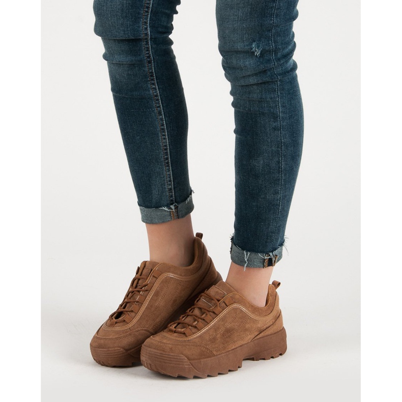 Sneakers in pelle scamosciata color cammello marrone 1