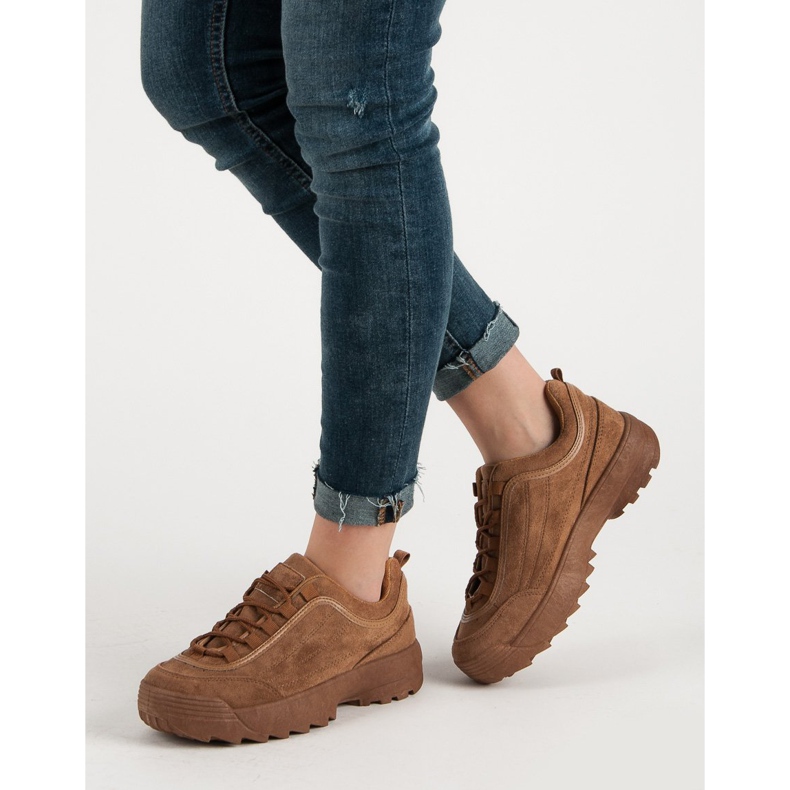 Sneakers in pelle scamosciata color cammello marrone 2