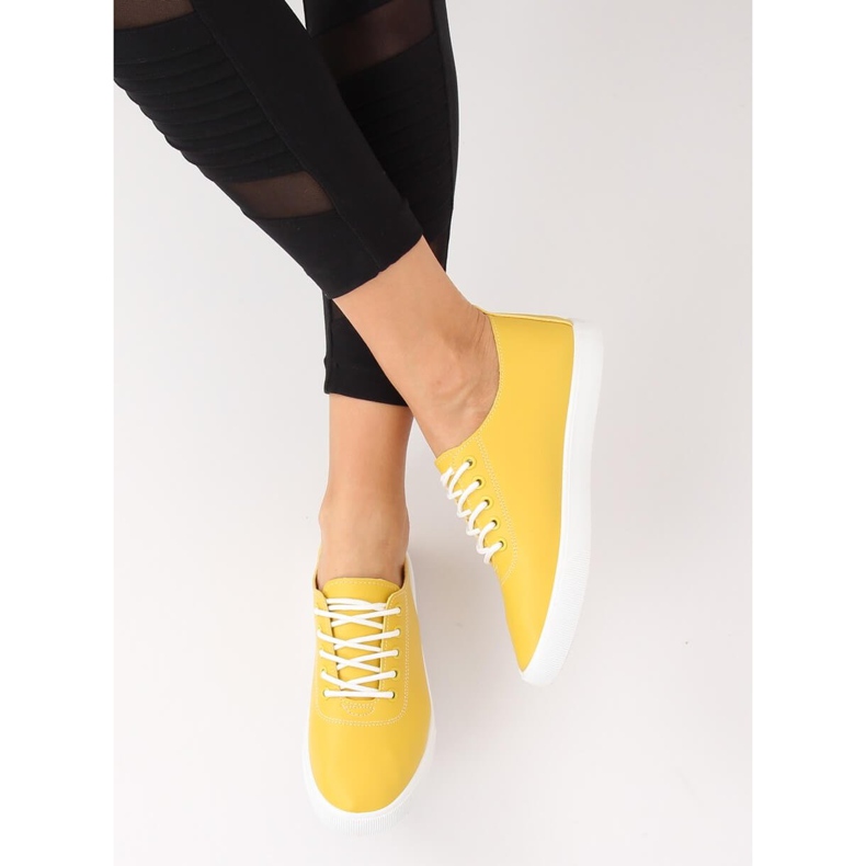 Sneakers da donna gialle WD009 Giallo 1