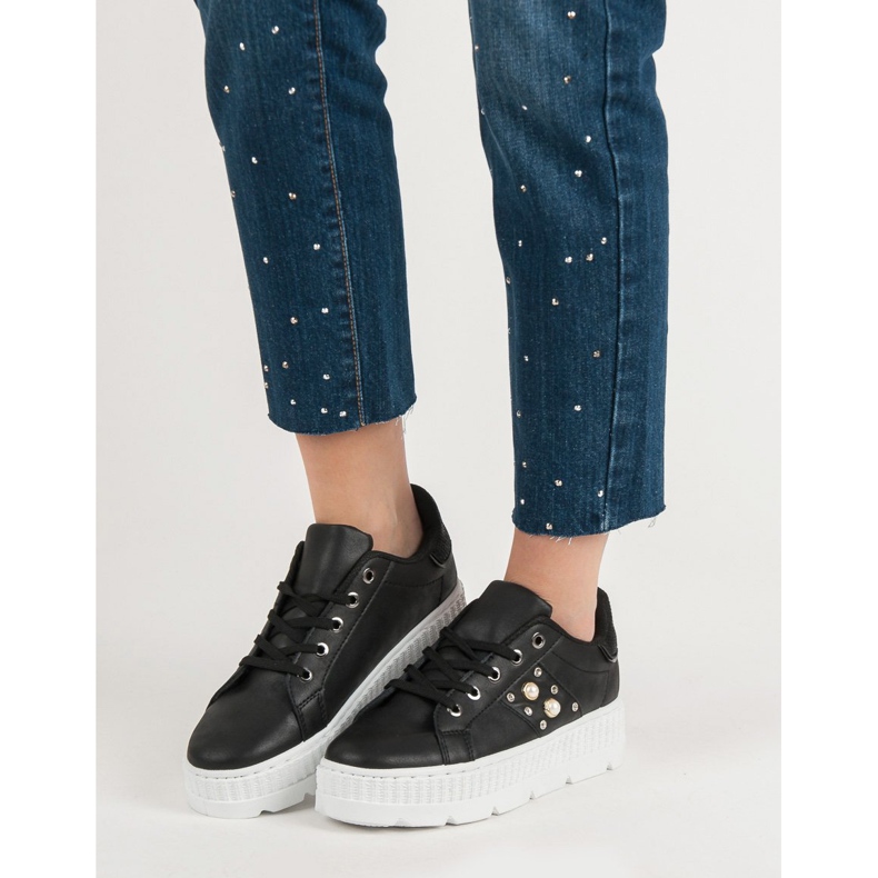 Scarpe nere sulla piattaforma nero 2