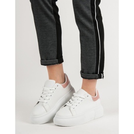 Renda Scarpe bianche sulla piattaforma bianca 2