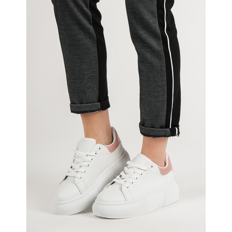 Renda Scarpe bianche sulla piattaforma bianca 2