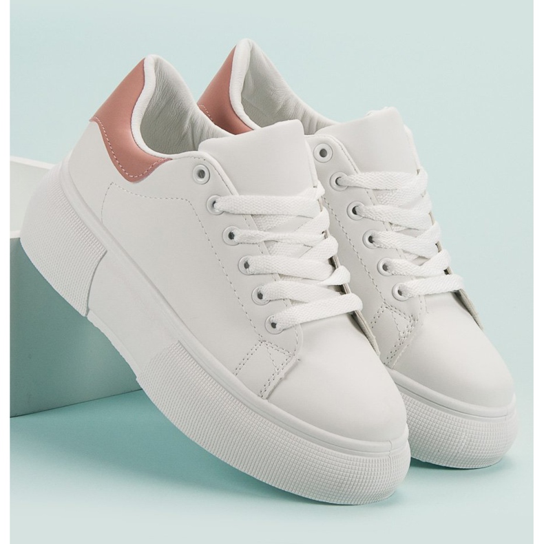 Renda Scarpe bianche sulla piattaforma bianca 1