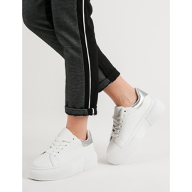 Renda Scarpe bianche sulla piattaforma bianca 2