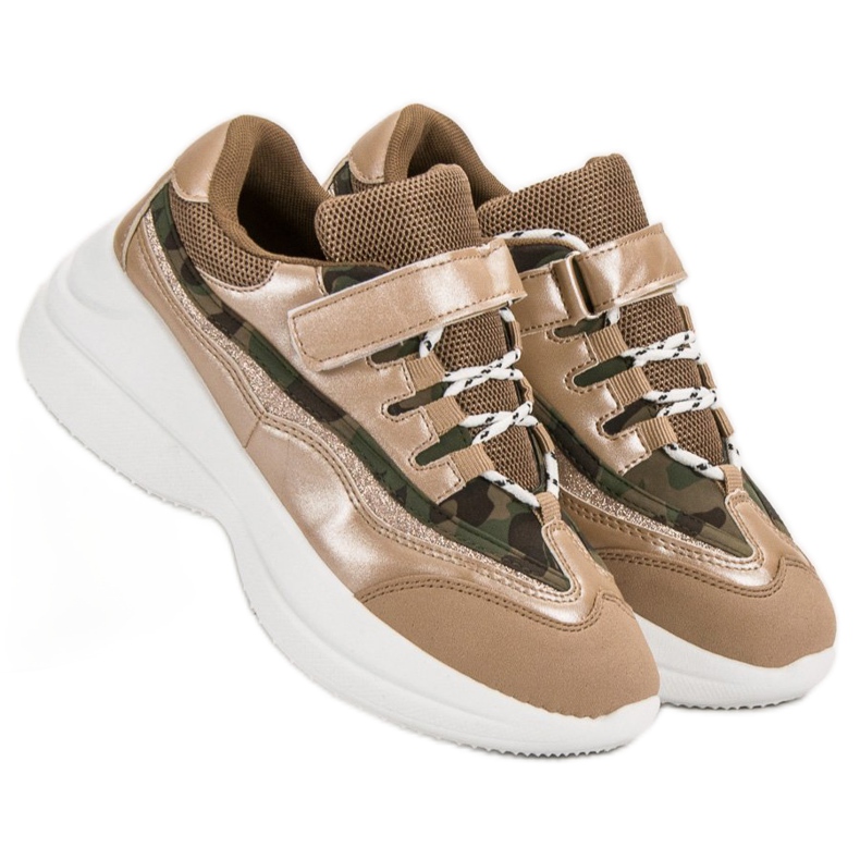 Sneakers beige alla moda 1