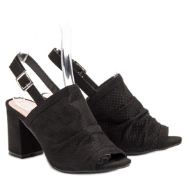 Sixth Sense Sandali traforati su un bar nero 2