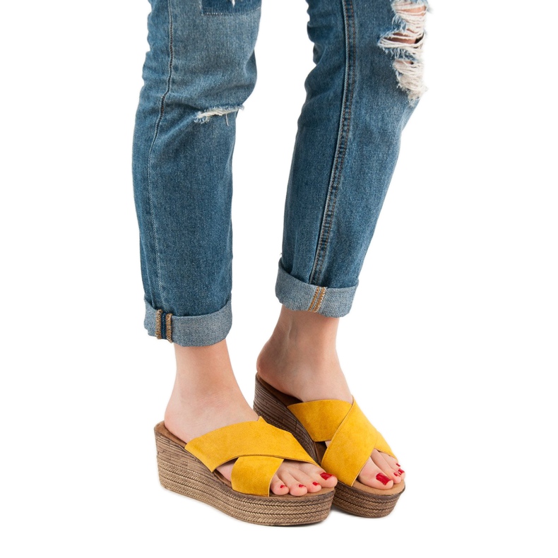 SHELOVET Sandali con zeppa senape giallo 2