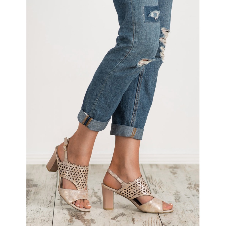 Goodin Sandali traforati rosa 2