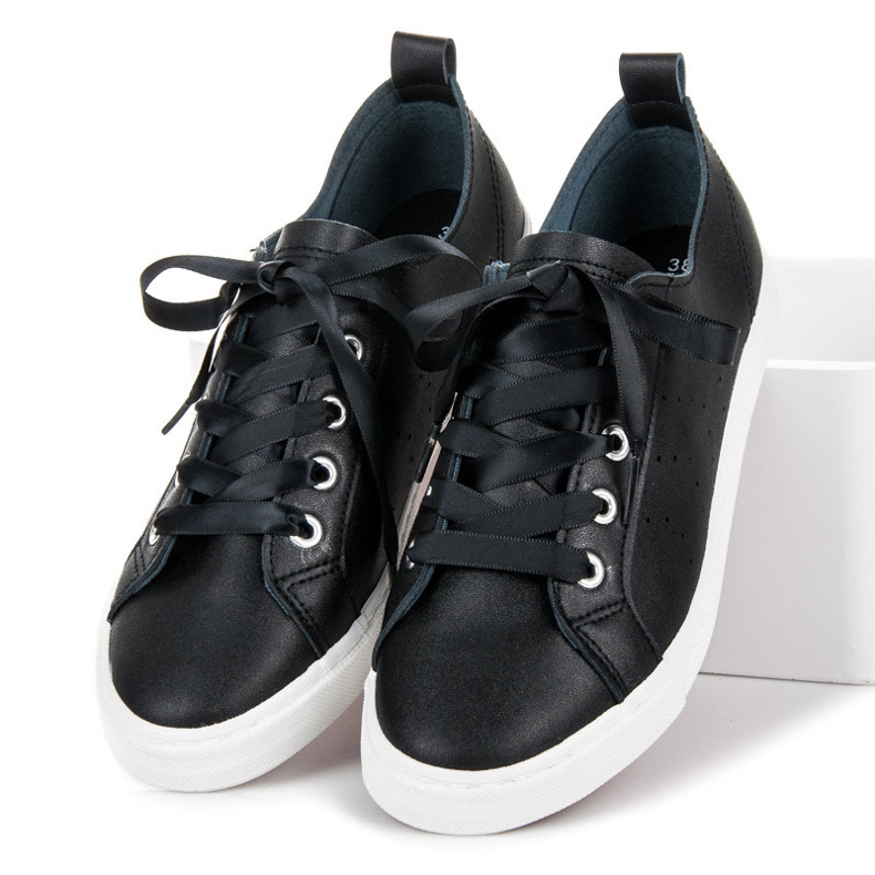 Kylie Sneakers Nere Legate Con Un Nastro nero 1