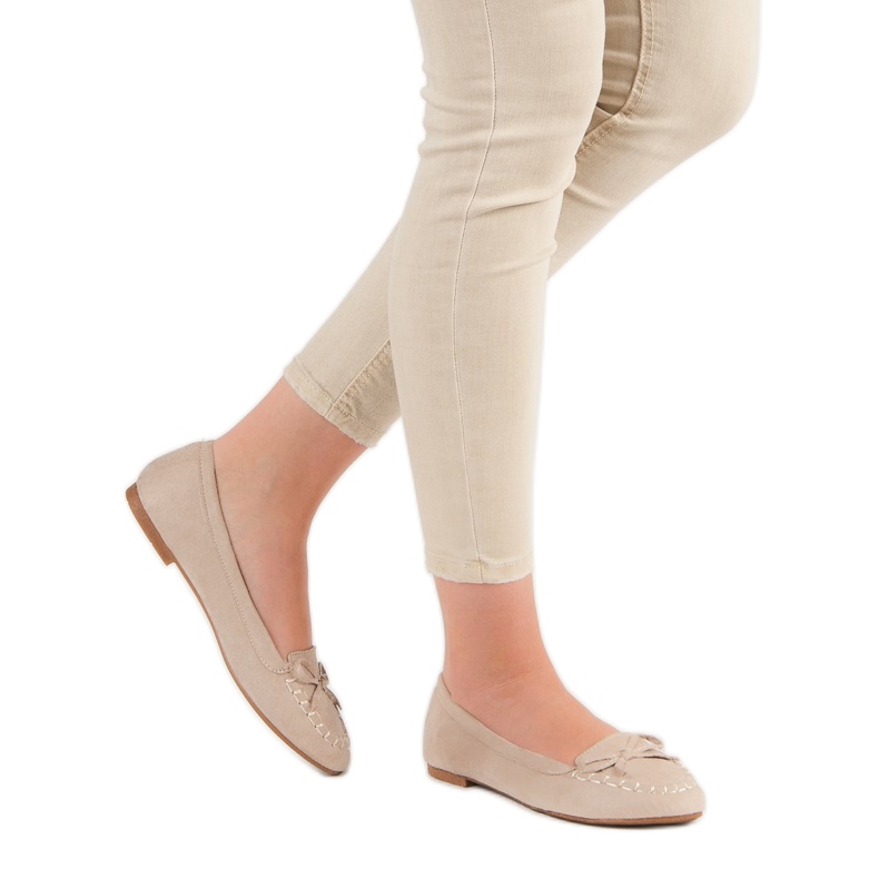 Small Swan Mocassini beige chiaro con fiocco 1