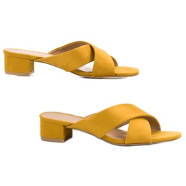 Small Swan Eleganti pantofole in pelle scamosciata giallo 2