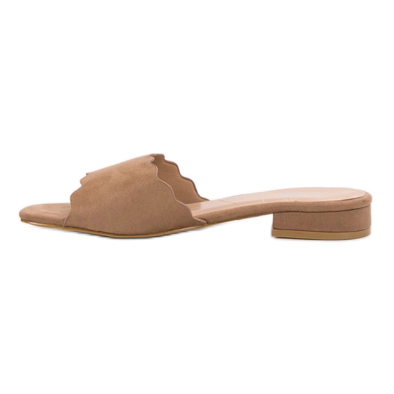 Small Swan Infradito su un tacco piatto beige 1