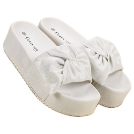 Queen Vivi Pantofole in pelle scamosciata sulla piattaforma bianca 1