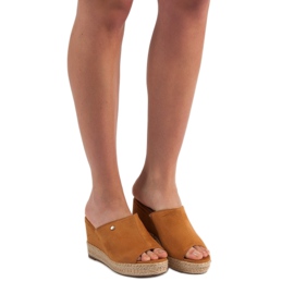 Best Shoes Sandali con zeppa marrone 1