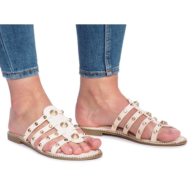 Pantofole beige con borchie Rabelle 1