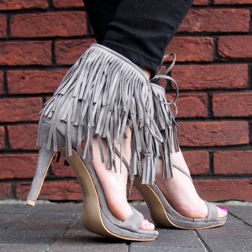 Sandali su tacco alto con frange Boho 8125 Grey grigio 1