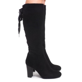 Stivali in pelle scamosciata su una barra B02 Black nero 2