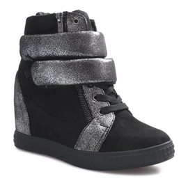 Sneakers nere in camoscio con velcro di Amelia nero 1