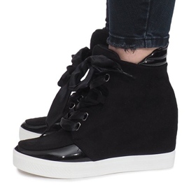 Sneakers in camoscio nero di Nathalie 2