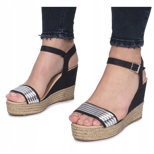 Sandali neri su una delicata zeppa Glam Shine nero 1