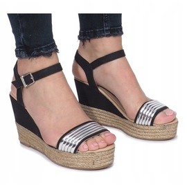 Sandali neri su una delicata zeppa Glam Shine nero 2