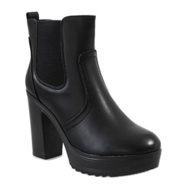 Stivali neri su un palo A89606 nero 1