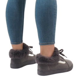 Stivali grigi, scarpe da ginnastica isolate FB-186 grigio 1