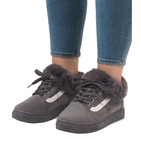 Stivali grigi, scarpe da ginnastica isolate FB-186 grigio 2