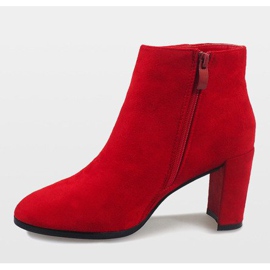 Stivaletti in camoscio rosso sul post A6801 2