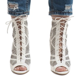 Stivali bianchi su uno spillo 1610-225 bianco 2