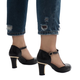 Pompe nere sul post 2239-1 nero 1