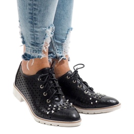 Scarpe nere traforate con borchie G-106-2 nero 1