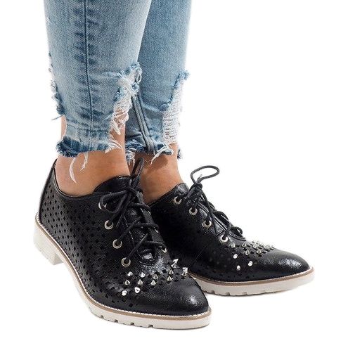 Scarpe nere traforate con borchie G-106-2 nero 1