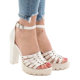 Sandali bianchi sul post HQ8682 bianco 2