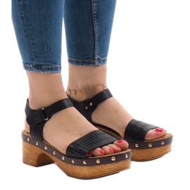 Sandali neri sulla piattaforma FM4142 nero 1