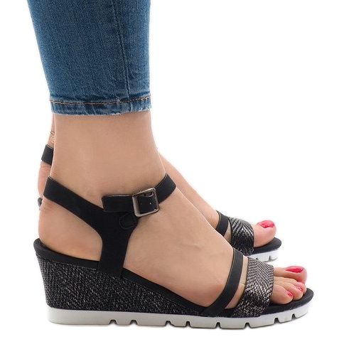 Sandali neri sulla piattaforma Y-8217 nero 1