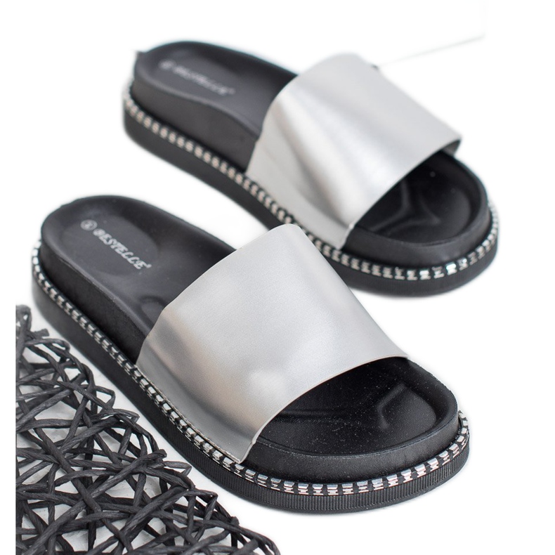 Bestelle Pantofole argento da donna grigio 1