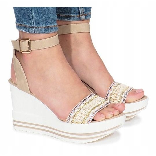 Sandali con zeppa beige di Laculpa 2