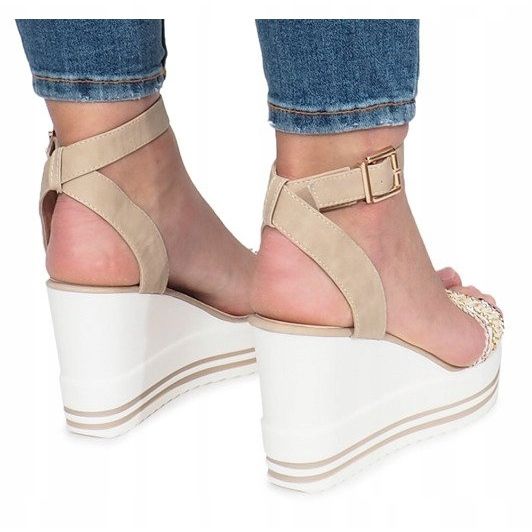 Sandali con zeppa beige di Laculpa 1