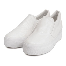 Sneakers laccate con zeppa KB-125 bianche bianca 1