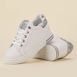 SHELOVET Scarpe da ginnastica con zeppa bianco 1