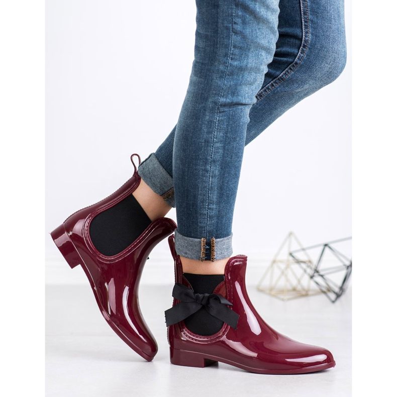 Kayla Galosce con fiocco rosso 2