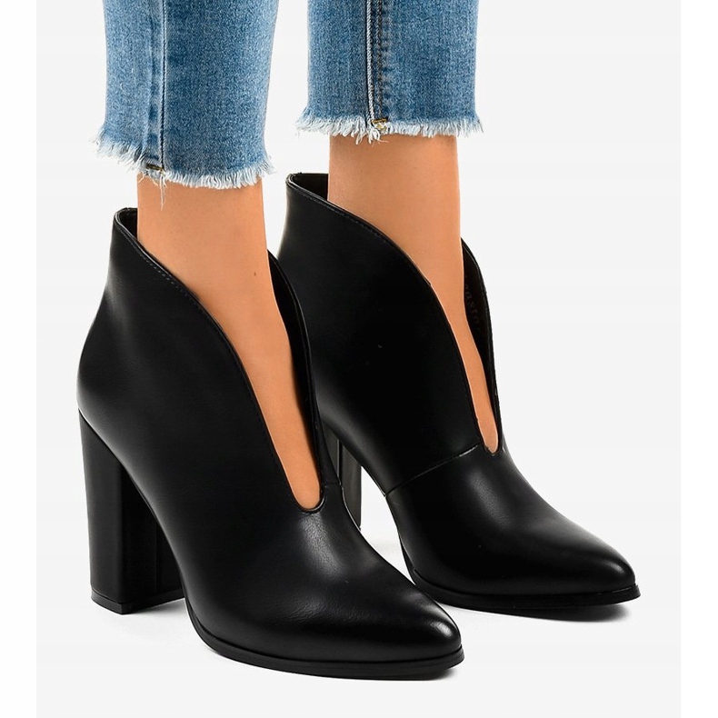 Stivali neri slip-on con intagli sul palo RB38P nero 1