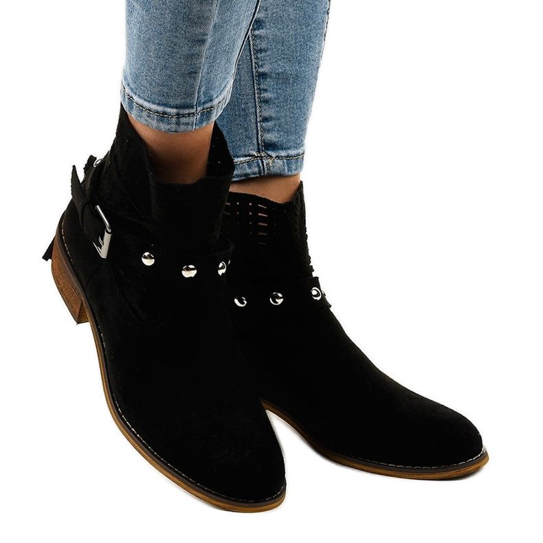 Stivali slip-on traforati in camoscio nero LS-730 1