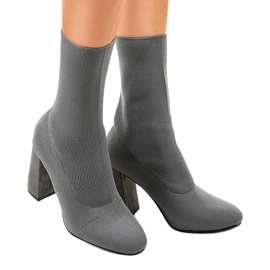 Stivali grigi sul post QQ08 grigio 1