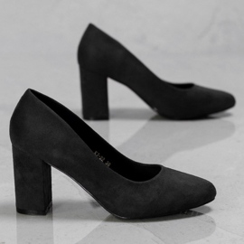 Ch. Creation Pompe su un pilastro nero 1