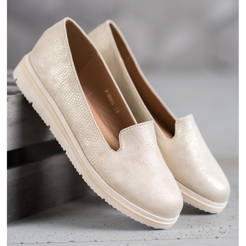 Kayla Signori beige 1
